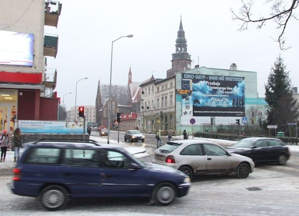 Spadł śnieg i jest ślisko na drogach i chodnikach