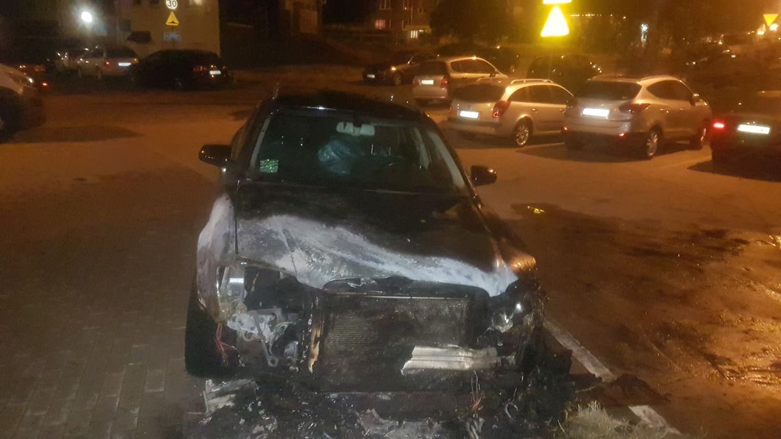 Spalił samochody i wiaty śmietnikowe. Grozi mu 5 lat więzienia Spalił samochody i wiaty śmietnikowe. Grozi mu 5 lat więzienia