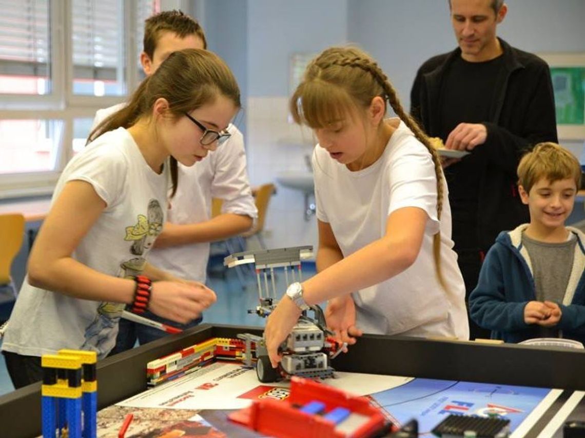 Specjaliści od robotów z klocków wygrali mistrzostwa w Schwedt Specjaliści od robotów z klocków wygrali mistrzostwa w Schwedt