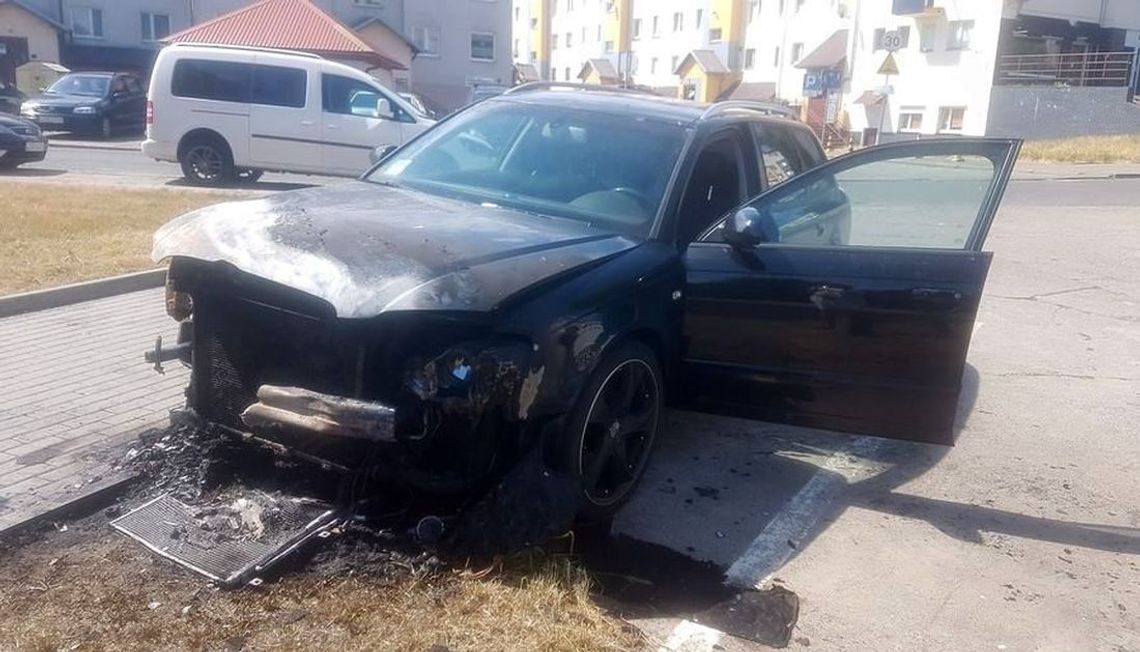 Spłonęło auto. Ktoś je podpalił? [ZDJĘCIA]