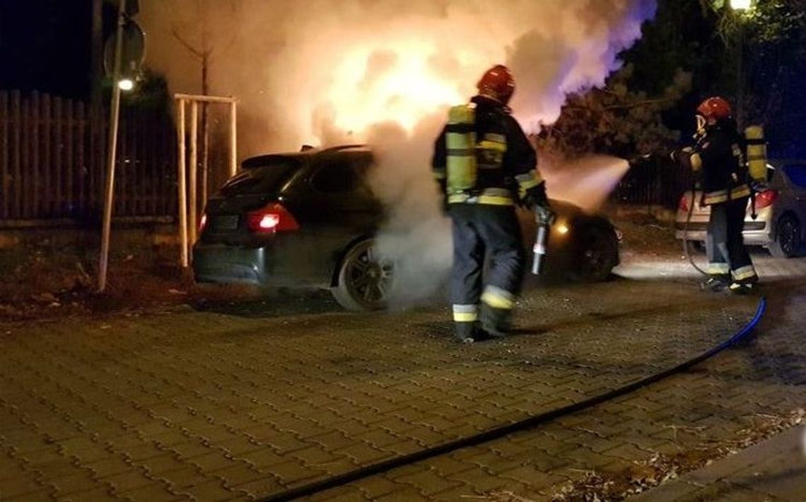 Spłonęły trzy samochody. Prosili się o podpalacza?