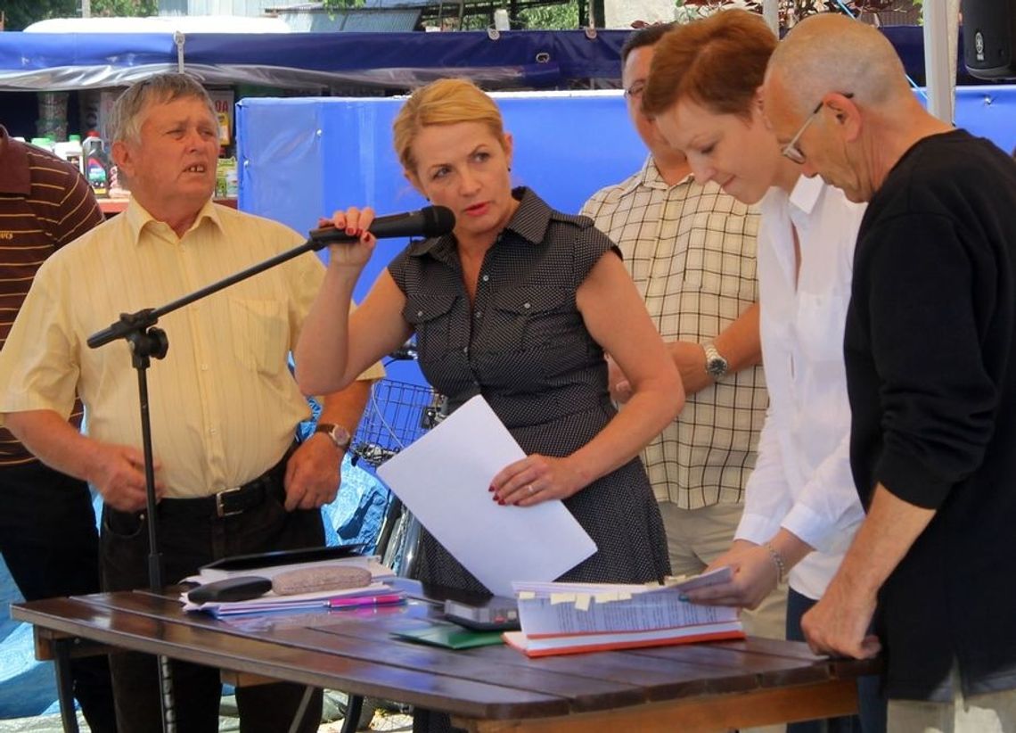 Spór o umowy z kupcami Spór o umowy z kupcami