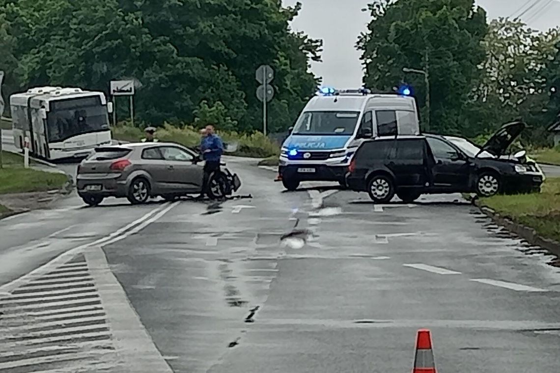 Spowodował wypadek na wjeździe do Gryfina. Teraz czeka go proces za uszkodzenie ciała
