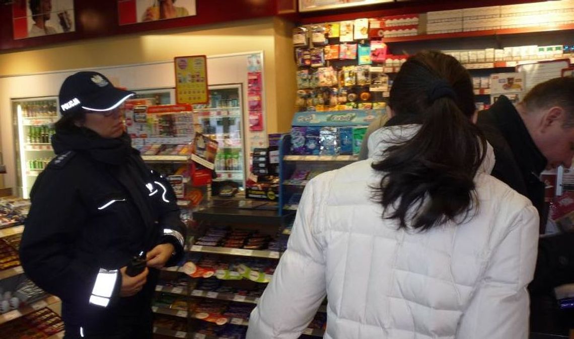 Sprawa picia alkoholu przed sklepem i niewłaściwego parkowania Sprawa picia alkoholu przed sklepem i niewłaściwego parkowania