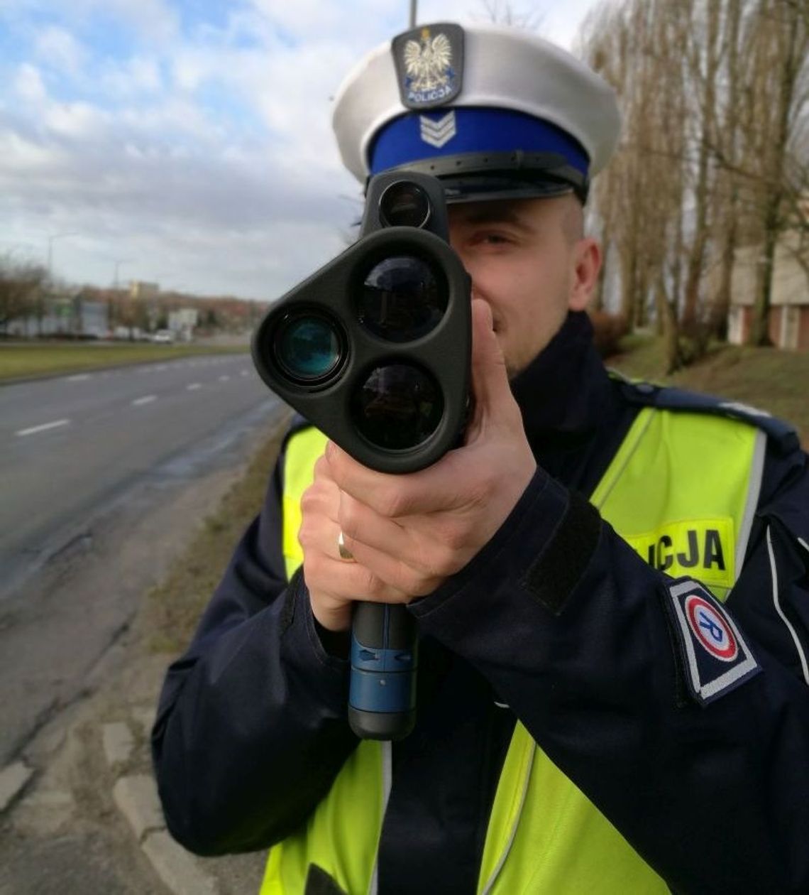 Sprawdzają prędkość pojazdów nowoczesnymi miernikami