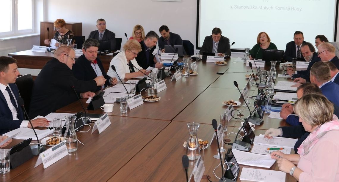 Sprawozdania zdominują sesję