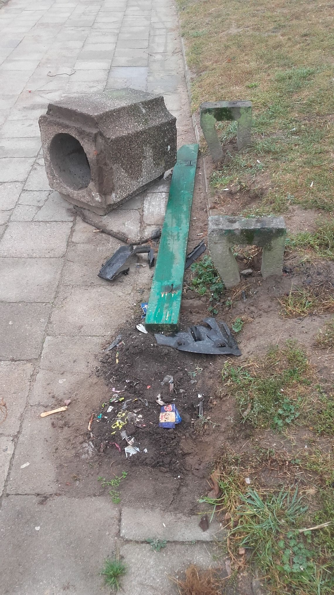 Staranował plac zabaw dla dzieci Staranował plac zabaw dla dzieci