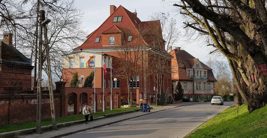 Starostwo wydzieliło część parkingu Starostwo wydzieliło część parkingu