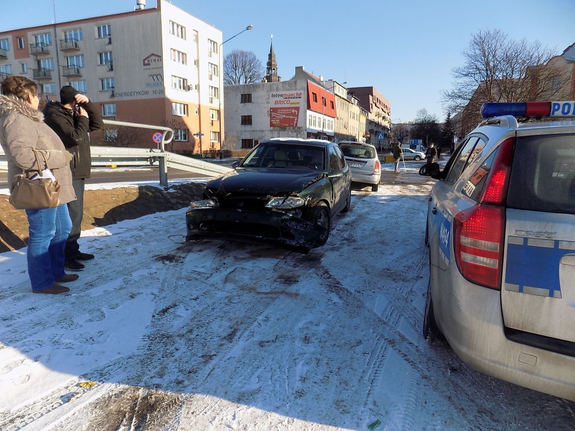 Stłuczka na moście. Rozbita głowa kierowcy