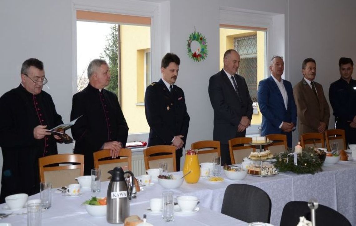 Strażacka wigilia z księżmi i gośćmi Strażacka wigilia z księżmi i gośćmi