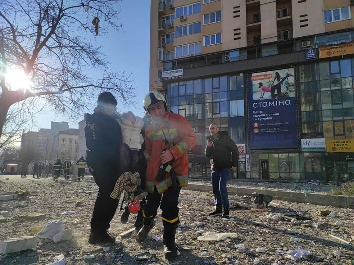 Strażacy bohaterami. Pokazują światu zniszczenia w Ukrainie [ZDJĘCIA]