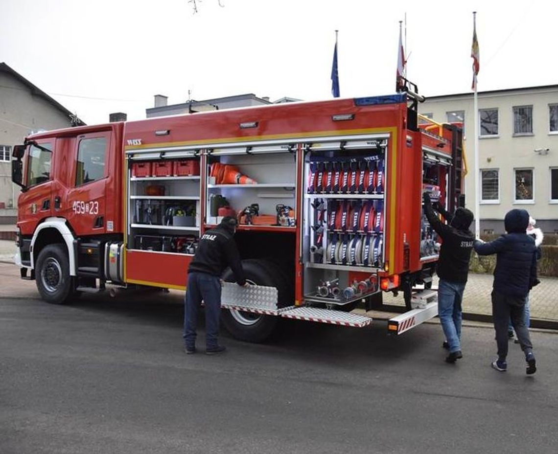 Strażacy odebrali nowy ciężki samochód ratowniczo-gaśniczy