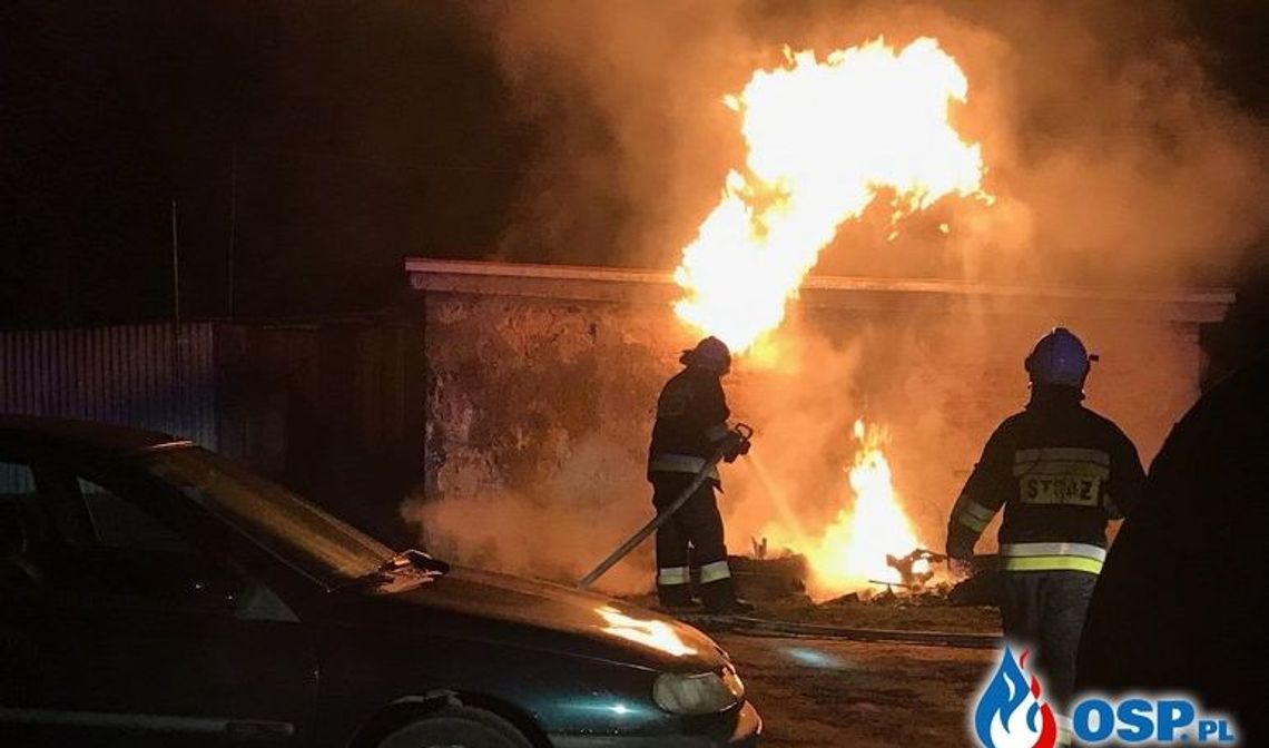 Strażacy ponownie gaszą ogień Strażacy ponownie gaszą ogień