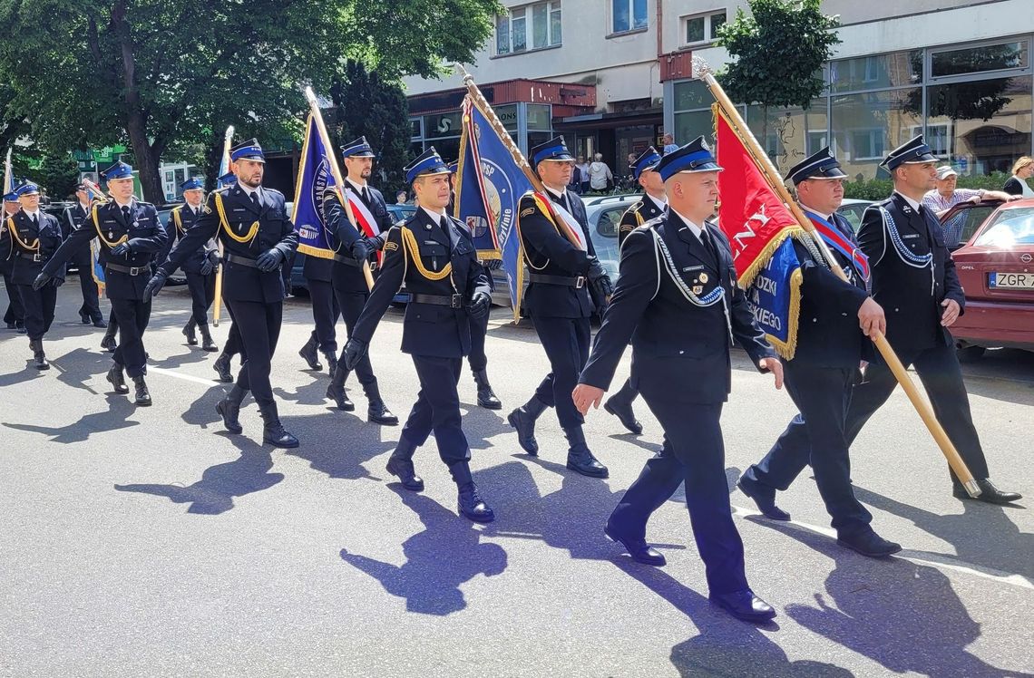 Strażacy przemaszerowali ulicami Gryfina [ZDJĘCIA, FILM]