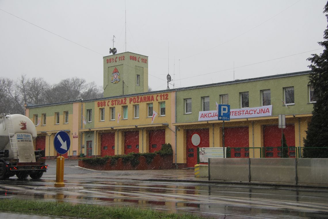 Strażacy walczą o podwyżki. Ministerstwo obiecuje pieniądze i zaprzecza plotkom Strażacy walczą o podwyżki. Ministerstwo obiecuje pieniądze i zaprzecza plotkom