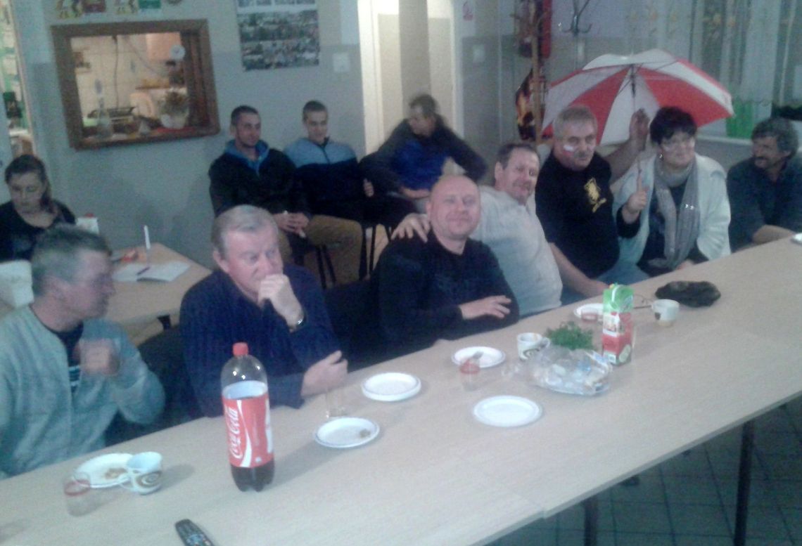 Strefa kibica w wiejskiej świetlicy Strefa kibica w wiejskiej świetlicy
