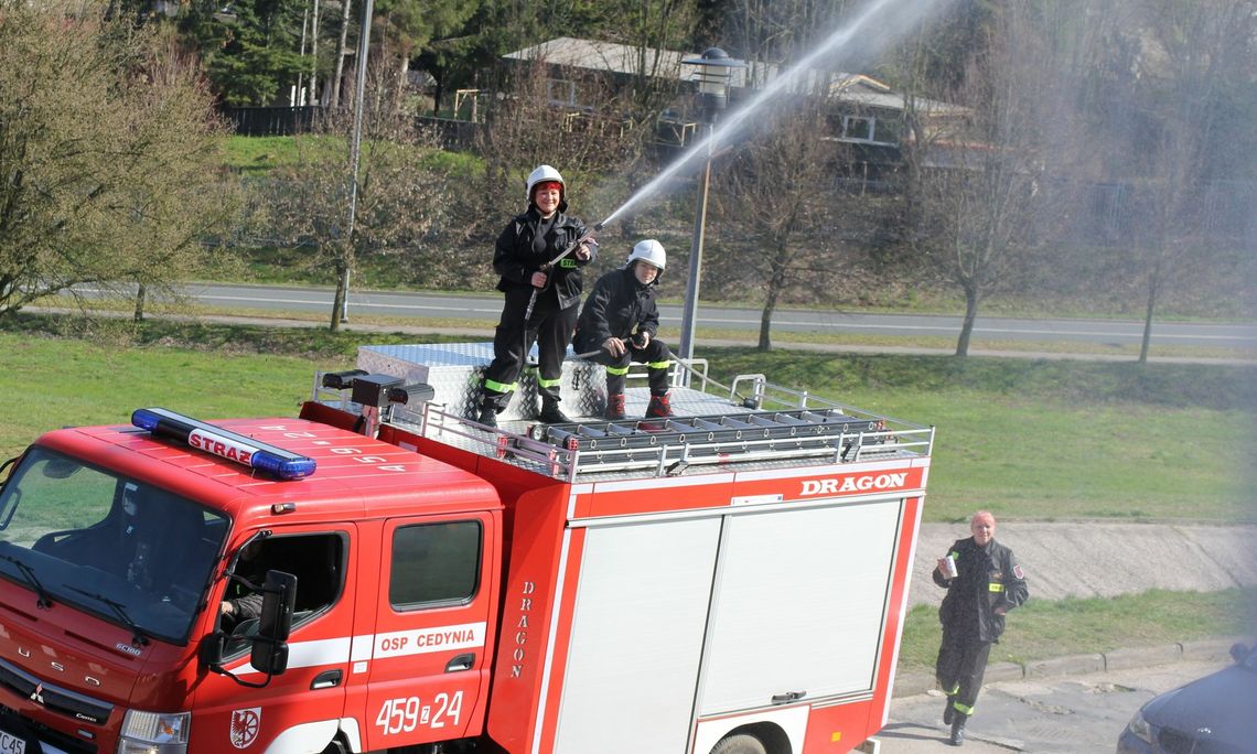 Strumień życzeń od strażaków w Wielkanocny Poniedziałek [FOTO, WIDEO]