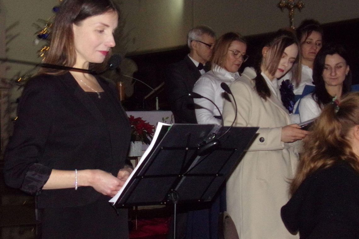 Świąteczne kolędowanie w Gryfinie. Magiczny koncert „Wśród nocnej ciszy” zachwycił mieszkańców Świąteczne kolędowanie w Gryfinie. Magiczny koncert „Wśród nocnej ciszy” zachwycił mieszkańców