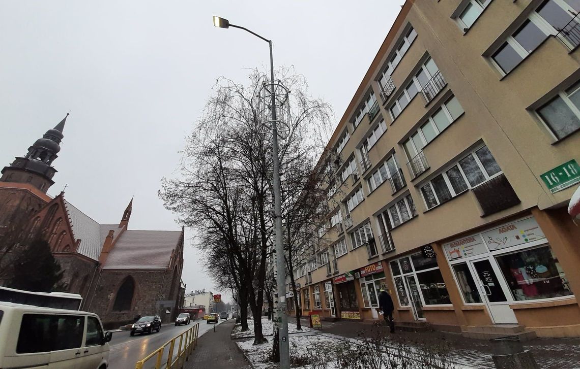 Świecą lampy (i nie tylko) do południa Świecą lampy (i nie tylko) do południa