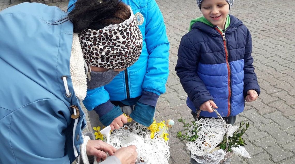 Święcimy pokarmy na wielkanocny stół Święcimy pokarmy na wielkanocny stół