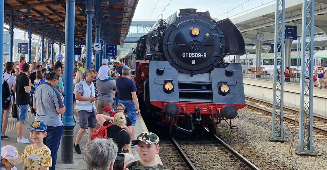 Święto fanów kolei w Szczecinie. Parowa lokomotywa i inne atrakcje