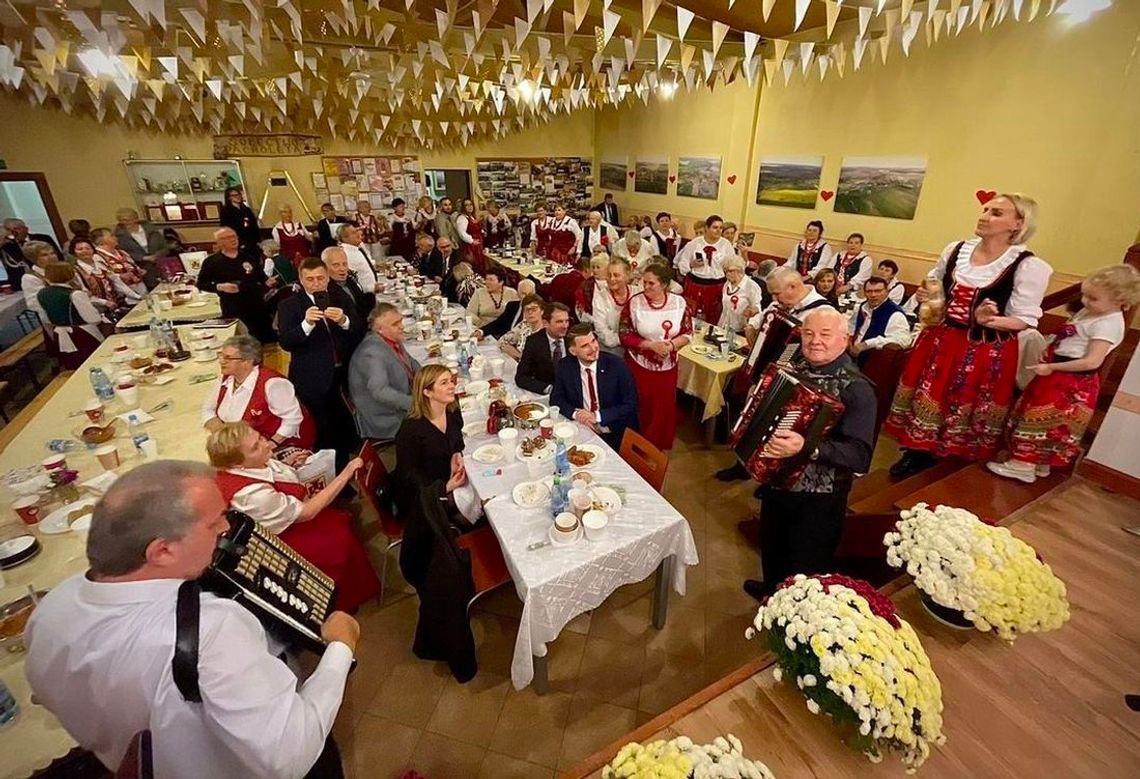 Świętowali razem, śpiewając patriotyczne pieśni [ZDJĘCIA]