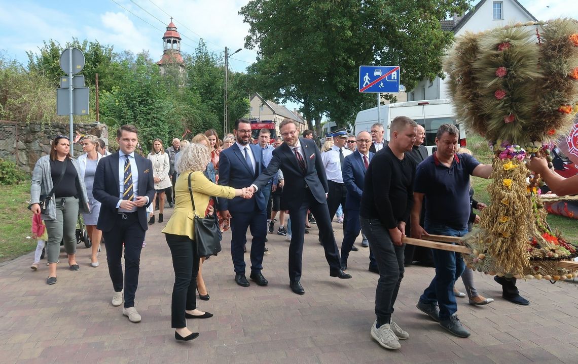 Świętowanie zaczęli od mszy św. oraz barwnego i śpiewnego korowodu [FOTO]