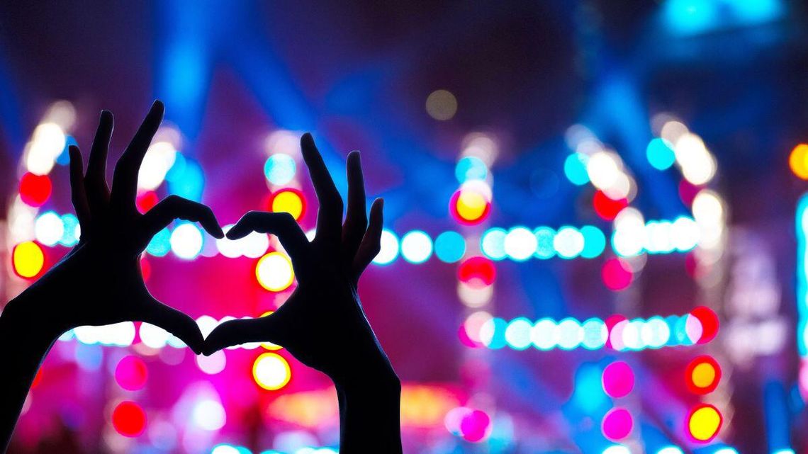 Koncert pod hasłem „Nie idziemy na sylwestra”. Powitanie nowego roku przed telewizorem Koncert pod hasłem „Nie idziemy na sylwestra”. Powitanie nowego roku przed telewizorem