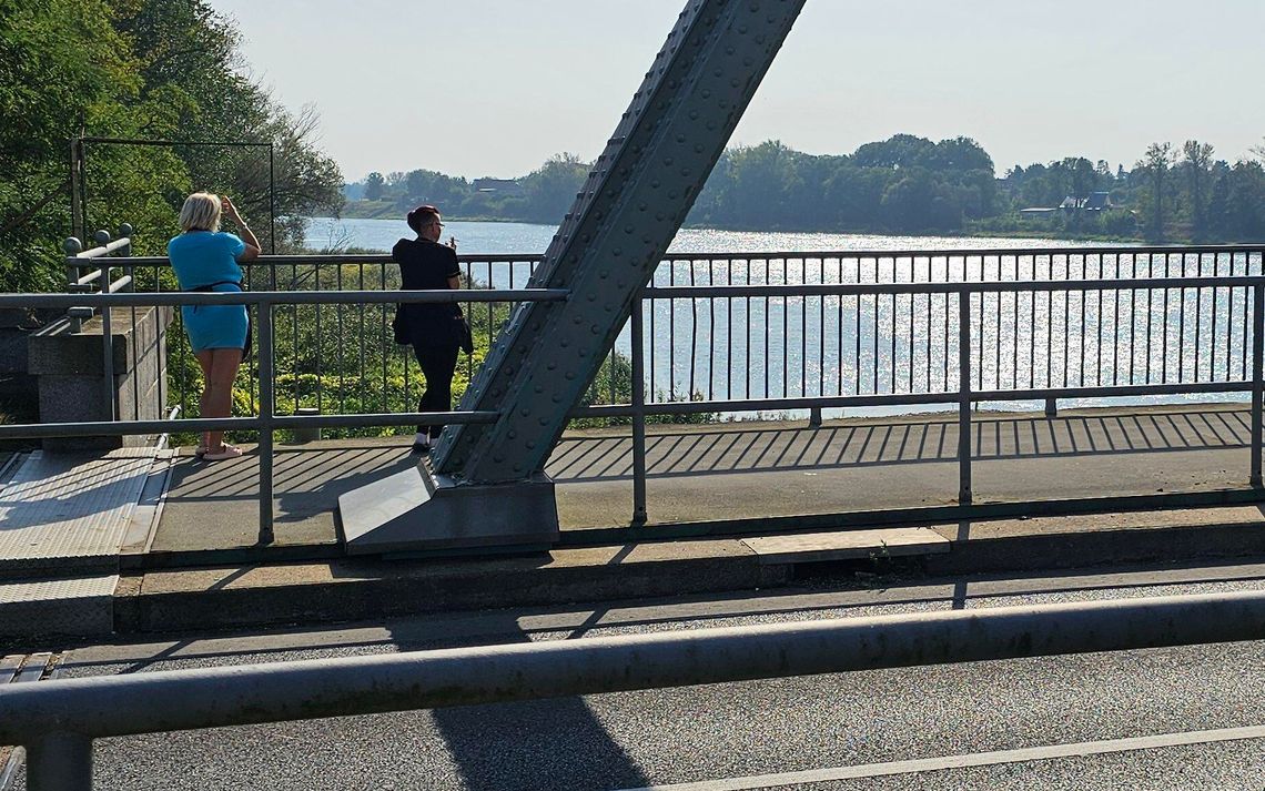 Sytuacja na Odrze zmienia się na niekorzyść. Zakaz wchodzenia na wały