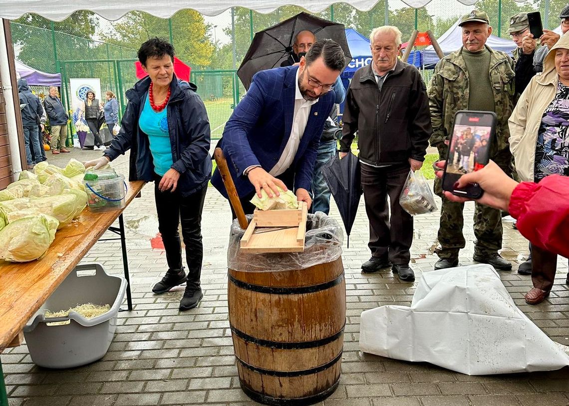 Szatkowali, ubijali i degustowali. Święto kapusty [FOTO]
