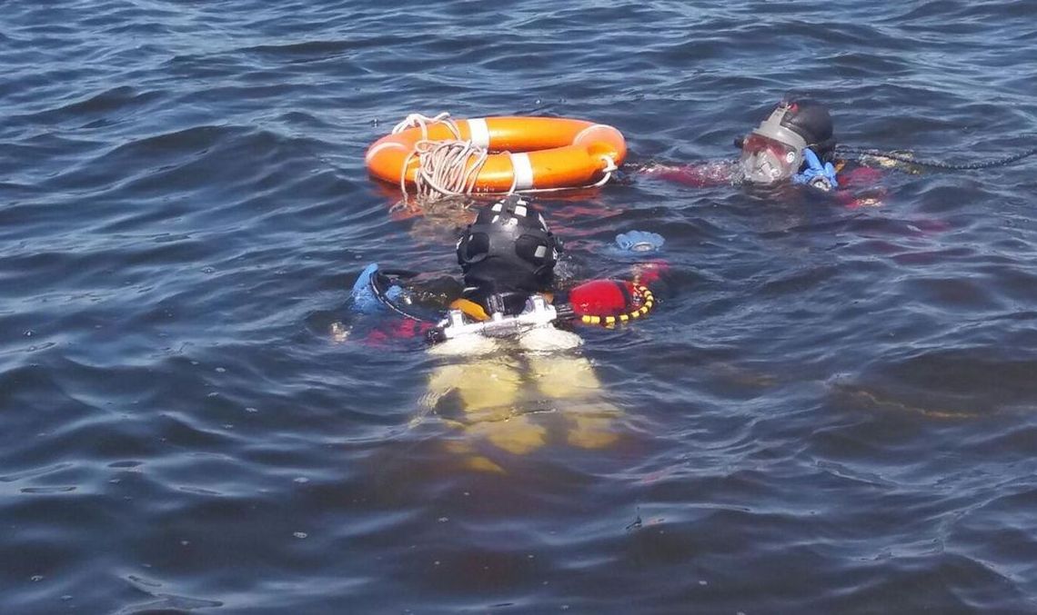 Szczeniaki wsadził do reklamówki. Obciążył cegłą i wrzucił do jeziora