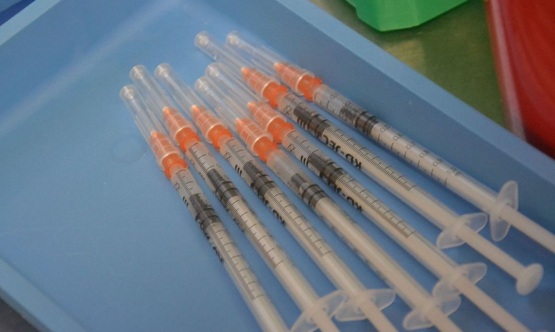 Szczepienia nauczycieli. Inna szczepionka dla starszych, inna dla młodszych pedagogów Szczepienia nauczycieli. Inna szczepionka dla starszych, inna dla młodszych pedagogów