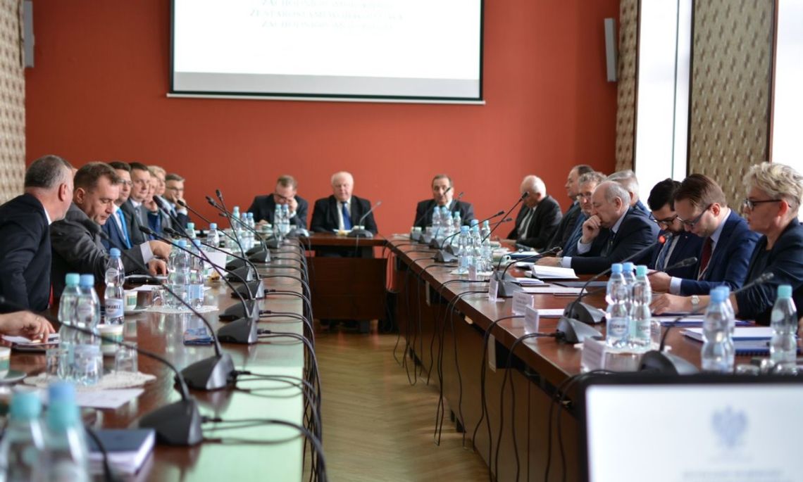 Szkoła, zdrowie i sport - spotkanie starostów z wojewodą Szkoła, zdrowie i sport - spotkanie starostów z wojewodą