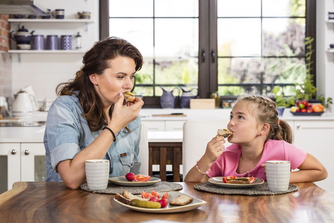 Szkolne śniadanie od ręki: Jakie produkty warto zawsze mieć w domu? Szkolne śniadanie od ręki: Jakie produkty warto zawsze mieć w domu?