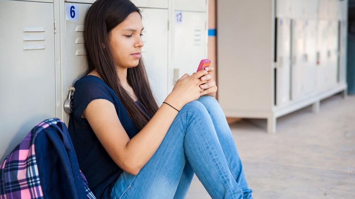 Uzależnieni są często od mediów społecznościowych. Zakazy nie rozwiązują problemu Uzależnieni są często od mediów społecznościowych. Zakazy nie rozwiązują problemu