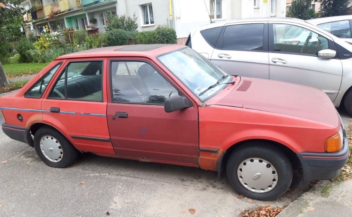 Szroty blokują miejsca parkingowe [list czytelniczki]