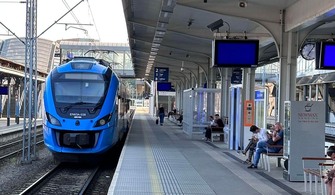 Szybciej niż korki, wygodniej niż autem. Postaw na POLREGIO i Szczeciński Bilet Metropolitalny!