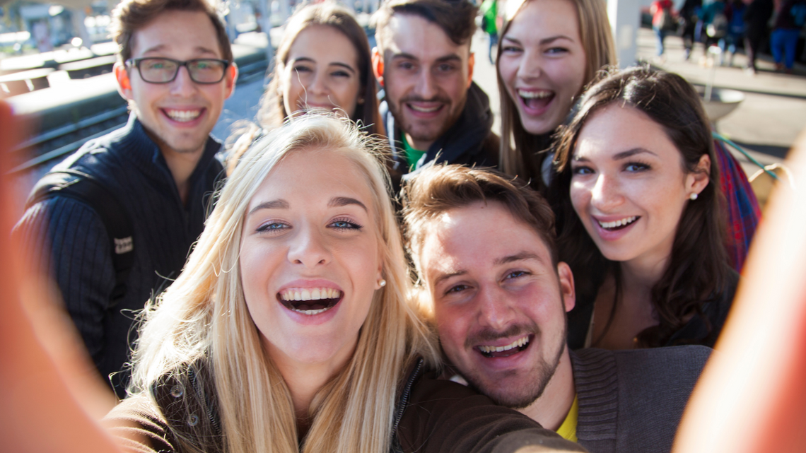 Młodzi zadłużają się coraz bardziej. Kim są młodzi dłużnicy i na co pożyczają?