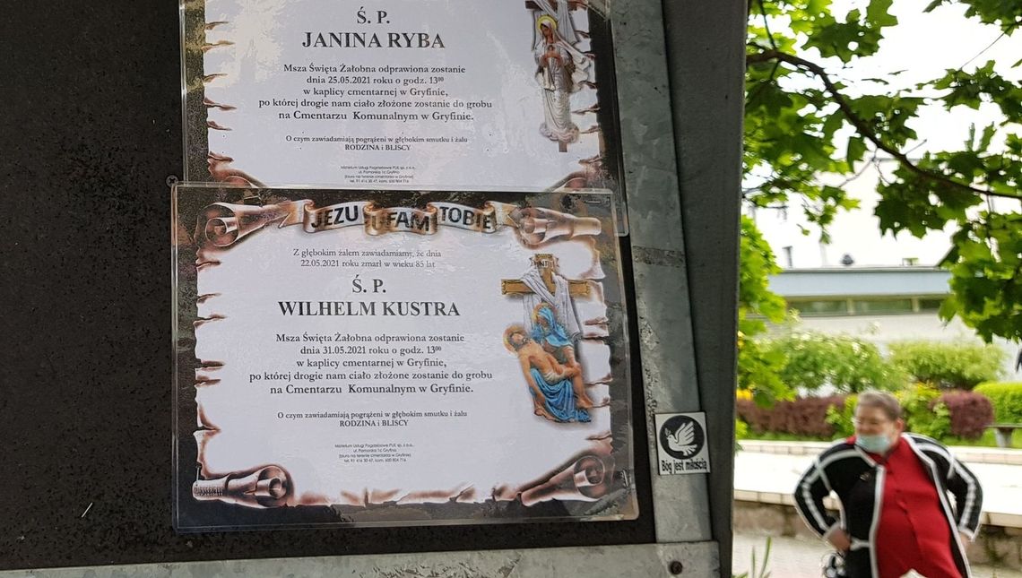 Tablice ogłoszeń informują o nowych pogrzebach Tablice ogłoszeń informują o nowych pogrzebach