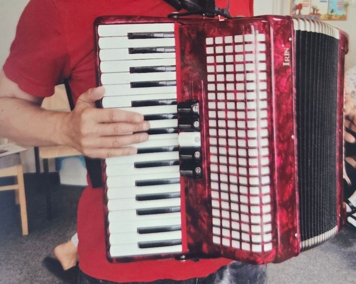 Tajemnicze zaginięcie muzyka: Wyszedł z domu i przepadł – trwa dramatyczna akcja poszukiwawcza Tajemnicze zaginięcie muzyka: Wyszedł z domu i przepadł – trwa dramatyczna akcja poszukiwawcza