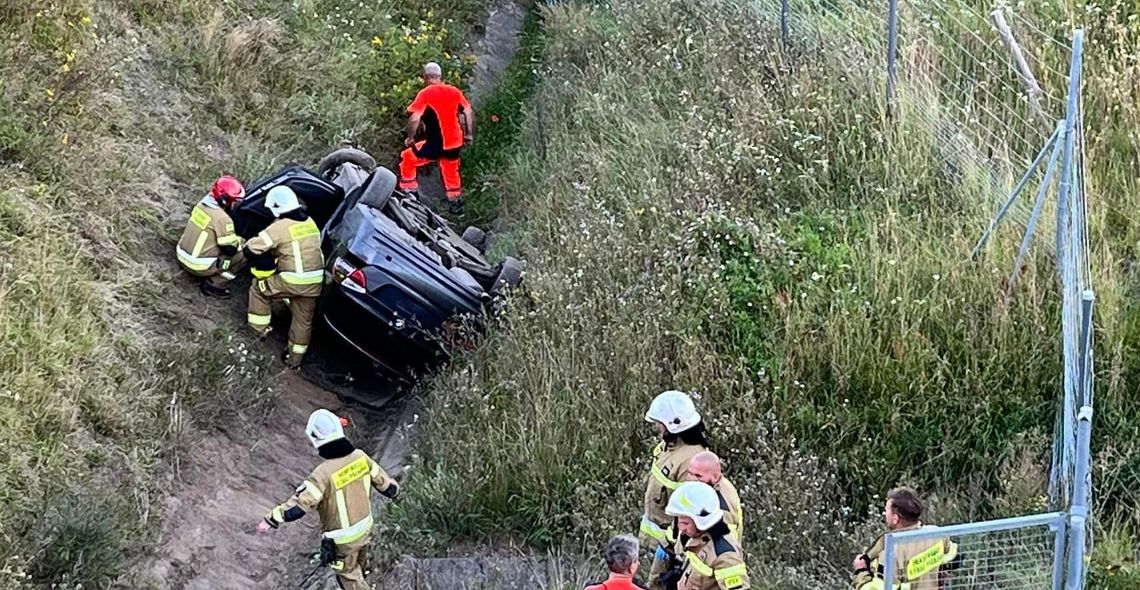 Tajemnicze zniknięcie kierowcy. BMW wypadło z trasy, właściciel zaginął [FOTO]