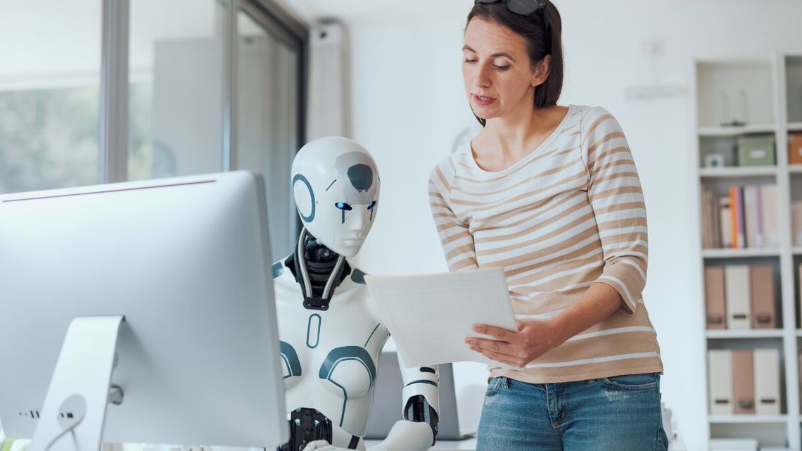 Jak AI zmienia życie Polaków w 2025 roku? Od wyszukiwarki do towarzysza rozmów i nowych lęków społecznych