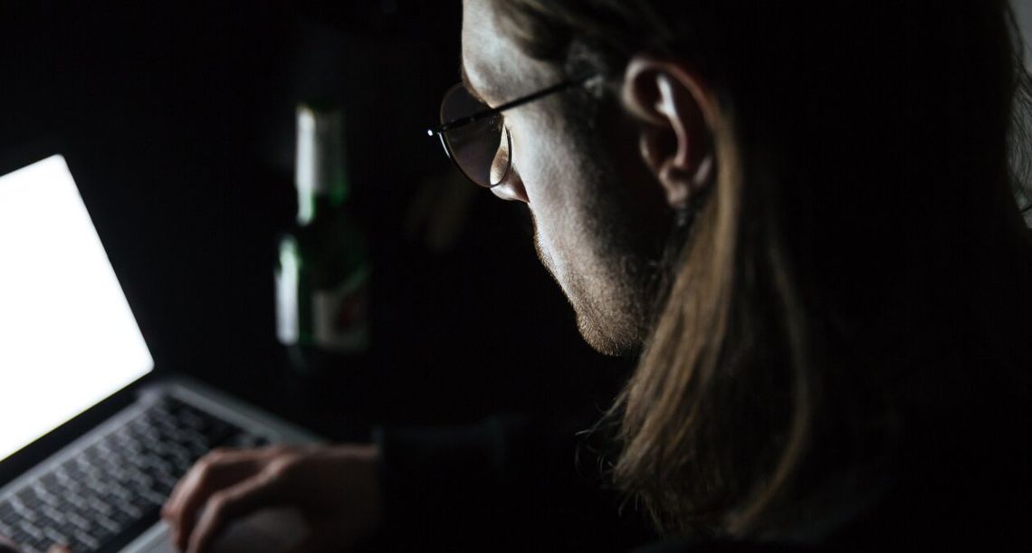Atak na Żabkę i oszustwo na WhatsAppie. Jak zabezpieczyć konto i ochronić wyciekłe dane Atak na Żabkę i oszustwo na WhatsAppie. Jak zabezpieczyć konto i ochronić wyciekłe dane