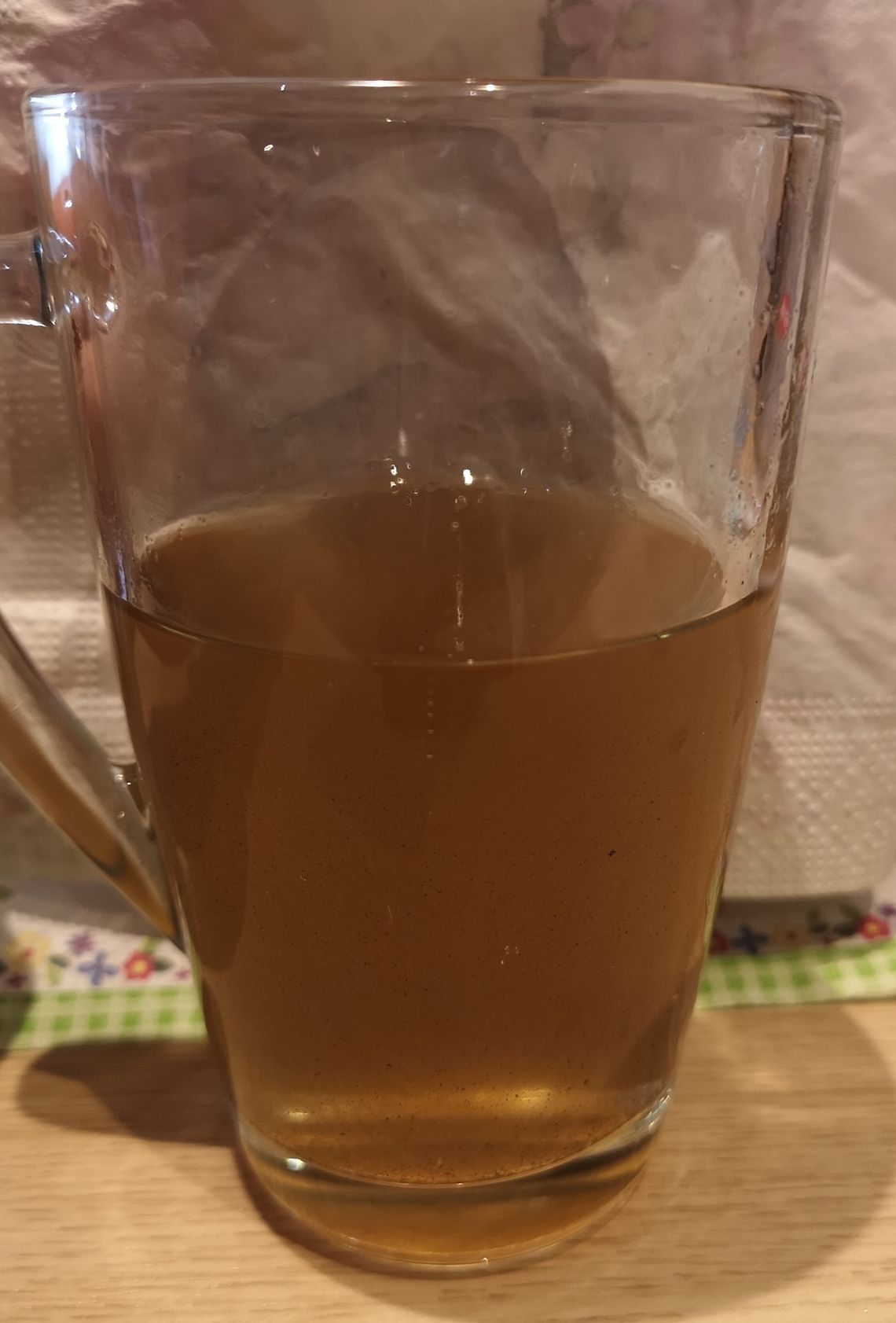 Taką brudną wodę mam pić? - pyta pani Ania Taką brudną wodę mam pić? - pyta pani Ania