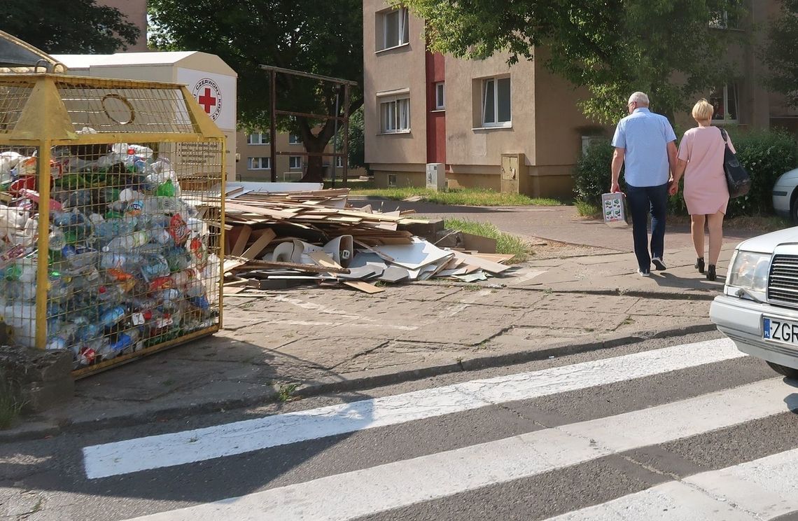 Taki śmietnik widoczny był już od początku miesiąca Taki śmietnik widoczny był już od początku miesiąca