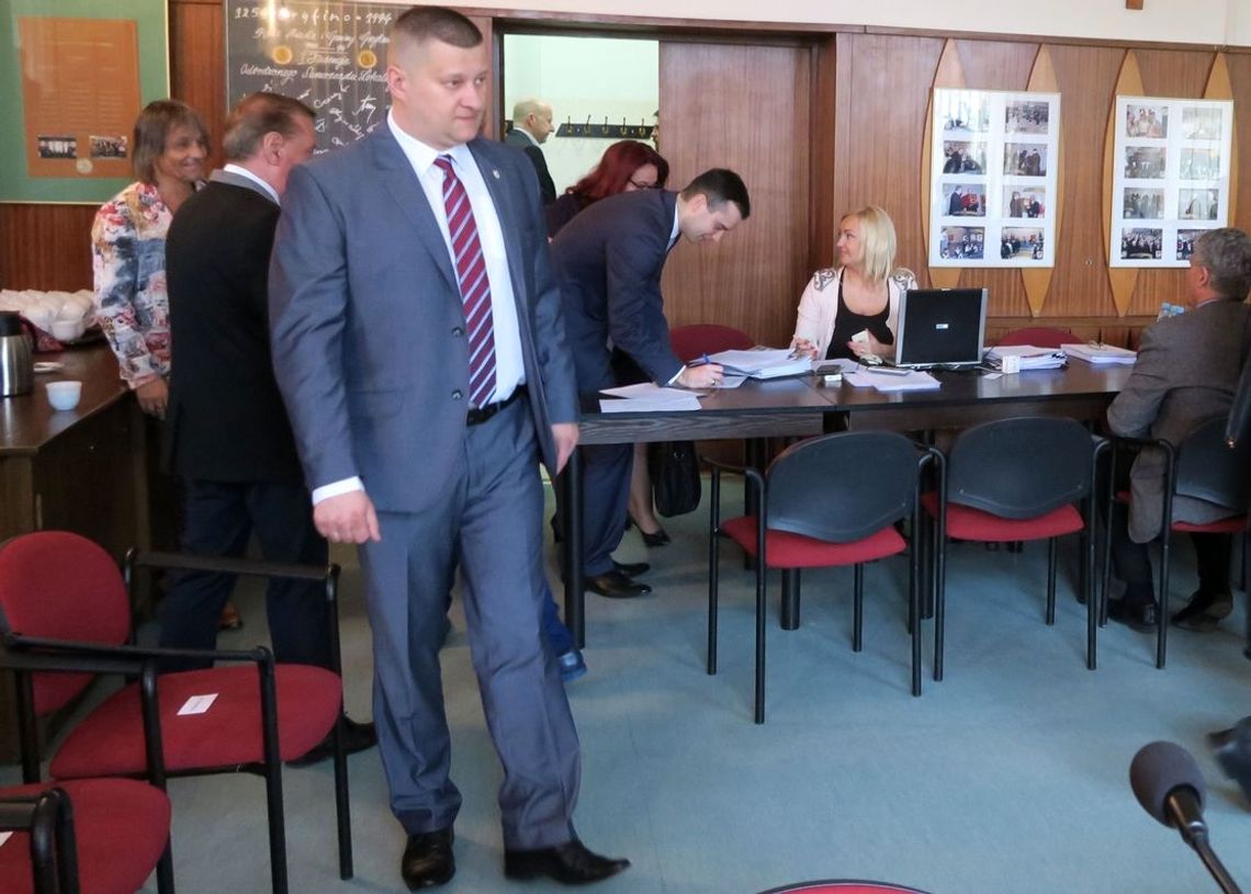 Tam jest dziura na dziurze! – ostrzega radny Tam jest dziura na dziurze! – ostrzega radny