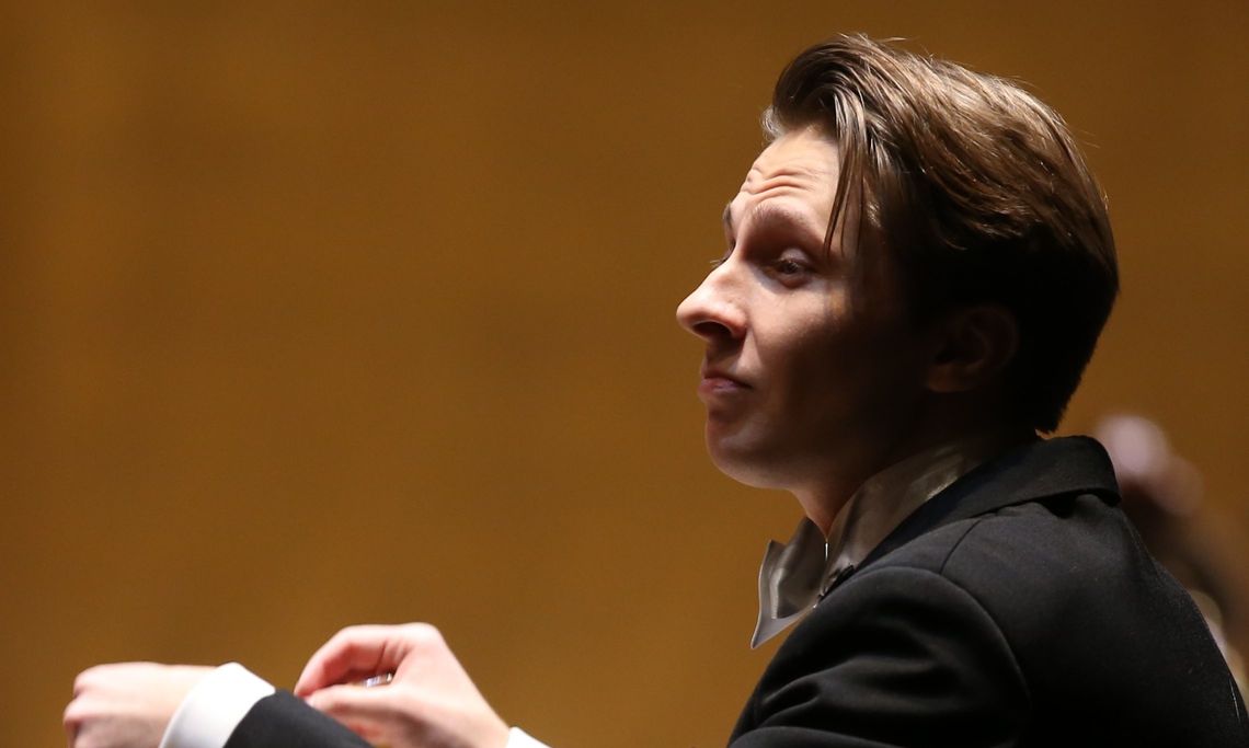 Tańce w złotej sali Tańce w złotej sali