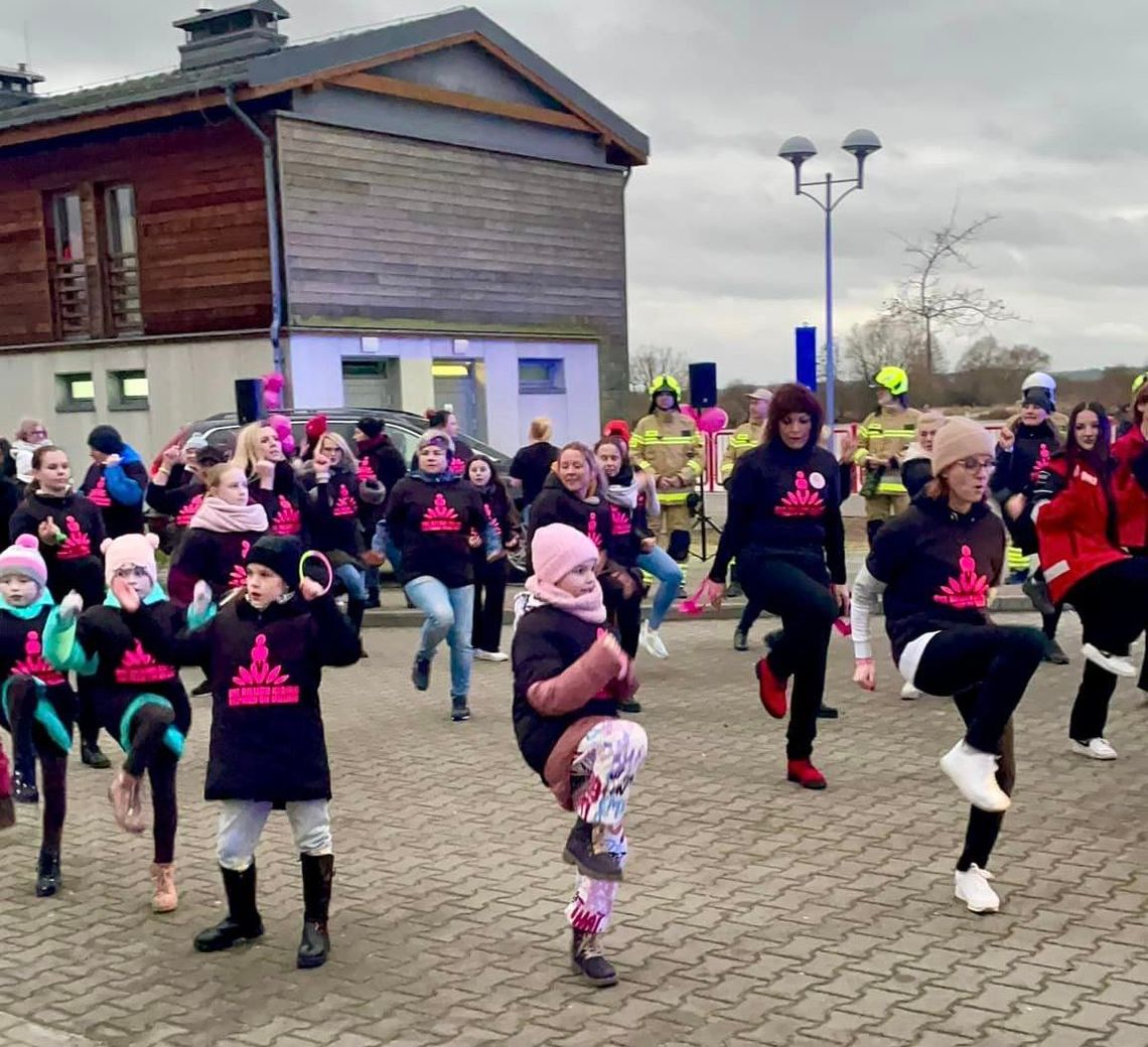 Tańcem zaprotestowali przeciwko przemocy. „Nazywam się Miliard” w Gryfinie Tańcem zaprotestowali przeciwko przemocy. „Nazywam się Miliard” w Gryfinie