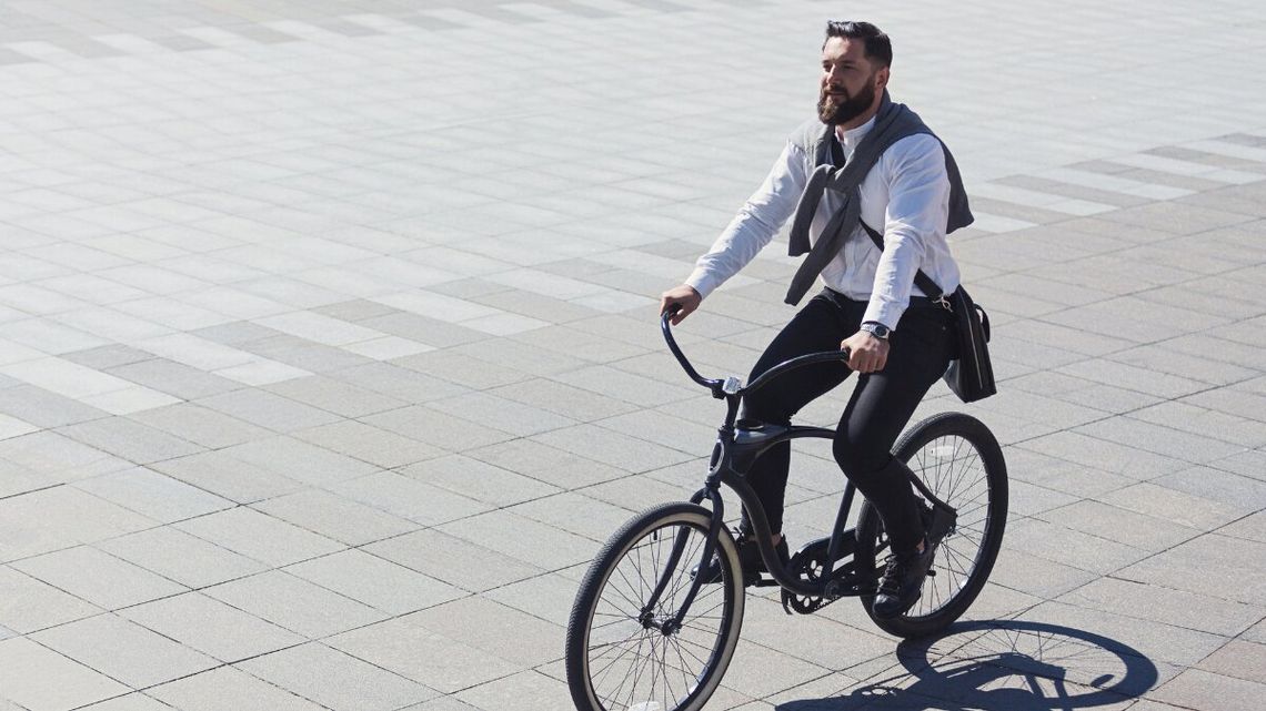 Tankowanie na stacjach boli. Polacy przesiadają się na gravele i e-bike’i Tankowanie na stacjach boli. Polacy przesiadają się na gravele i e-bike’i