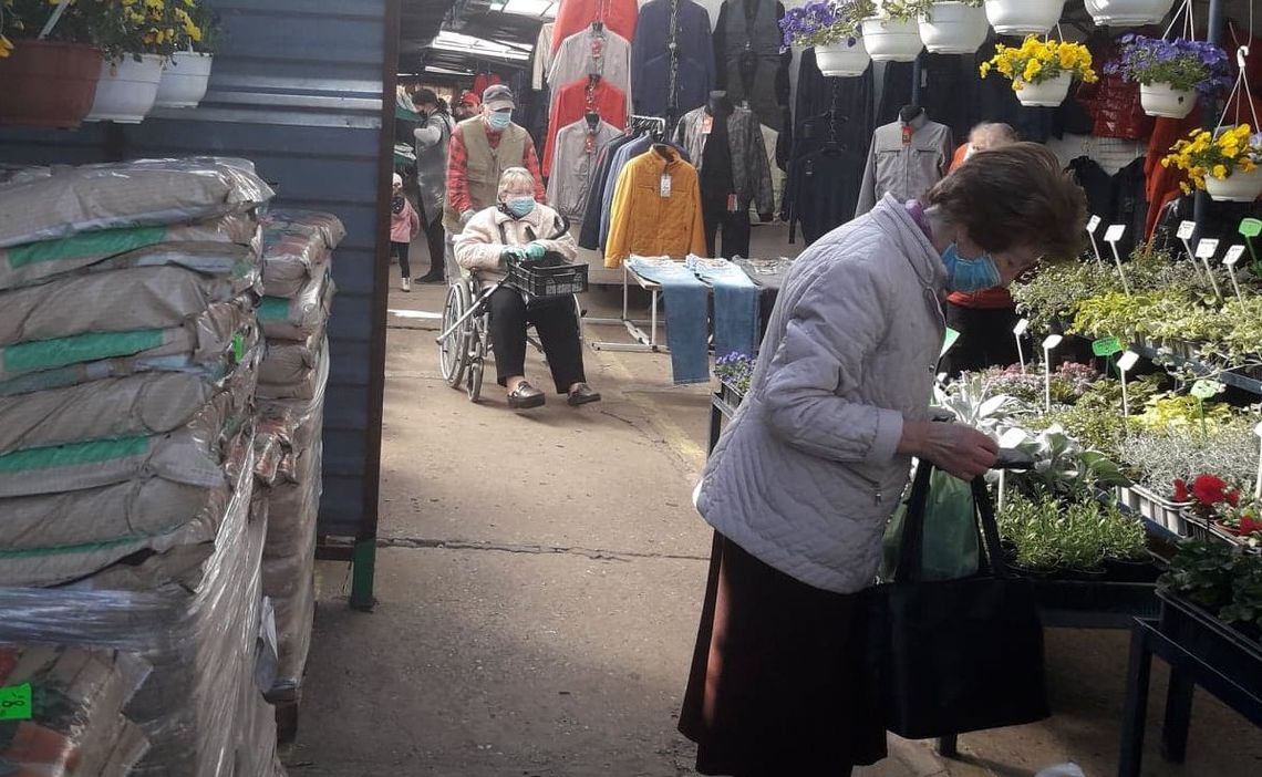 Targowisko miejskie – chętnie odwiedzane, ale bardzo zaniedbane